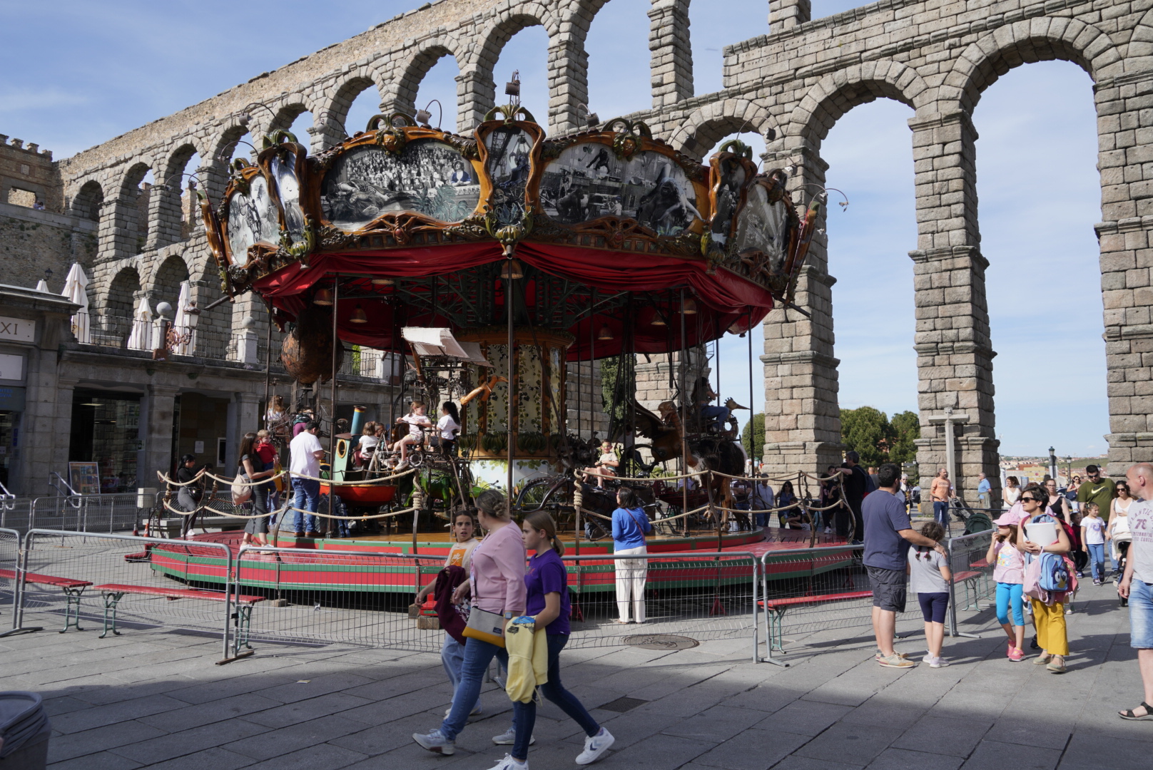 El Carrusel Magique vuelve a Titirimundi tras su ausencia en la edición de 2023
