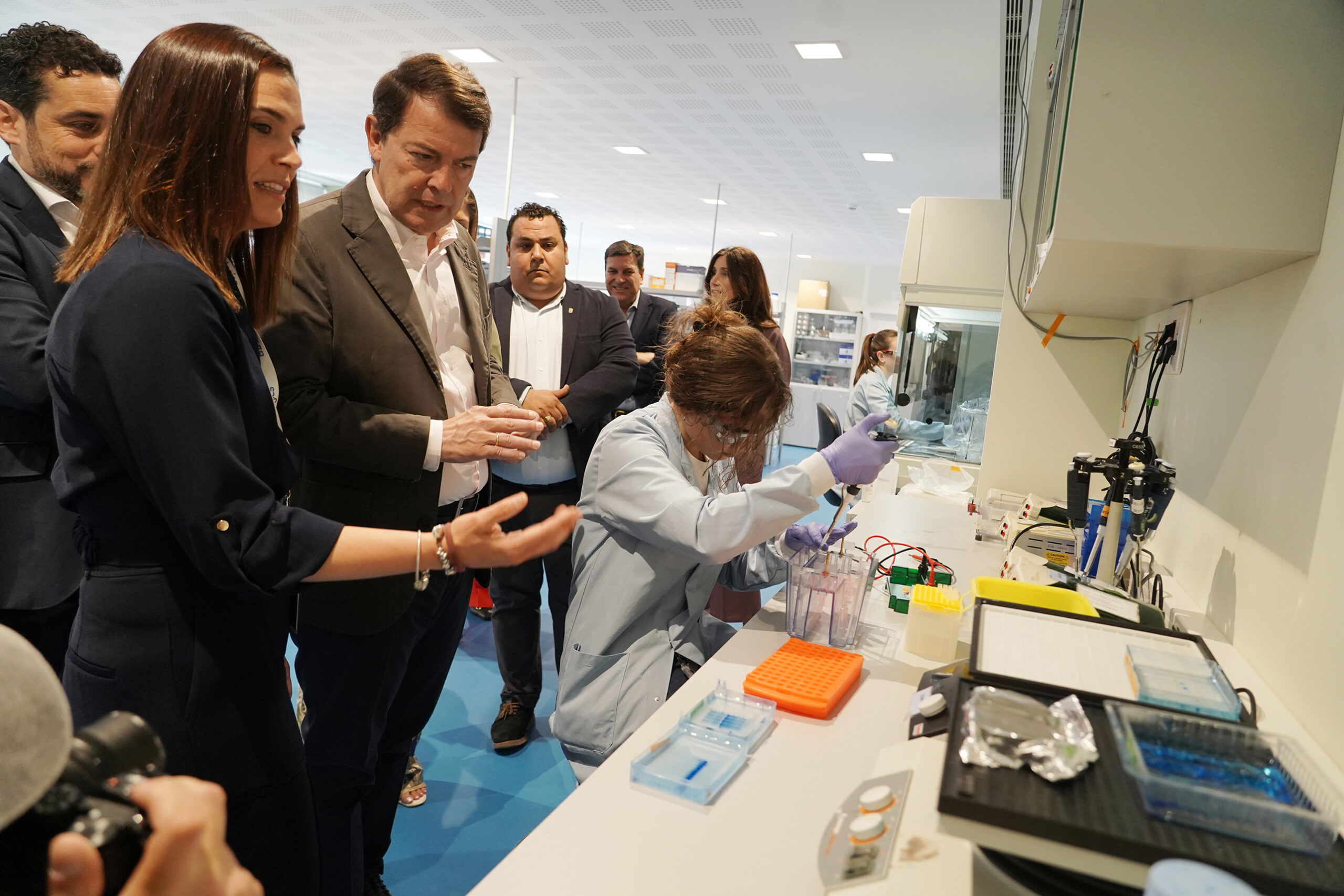 El presidente de la Junta visita la empresa 53Biologics