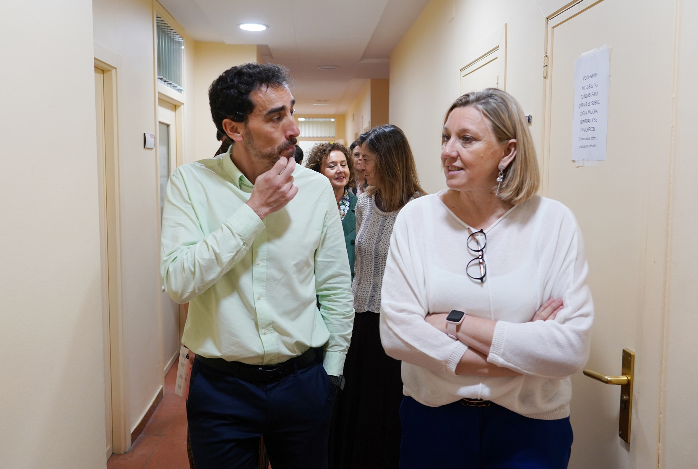 La consejera de Familia visita la sede de Aclad