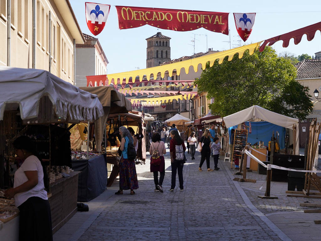 Mercado del Arrabal de San Lorenzo. / MIGUEL ÁNGEL FERNÁNDEZ