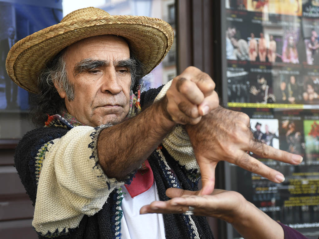 Saltimbanqui, el teatro de títeres que reivindica la conciencia social desde la risa. / PABLO MARTÍN - EFE