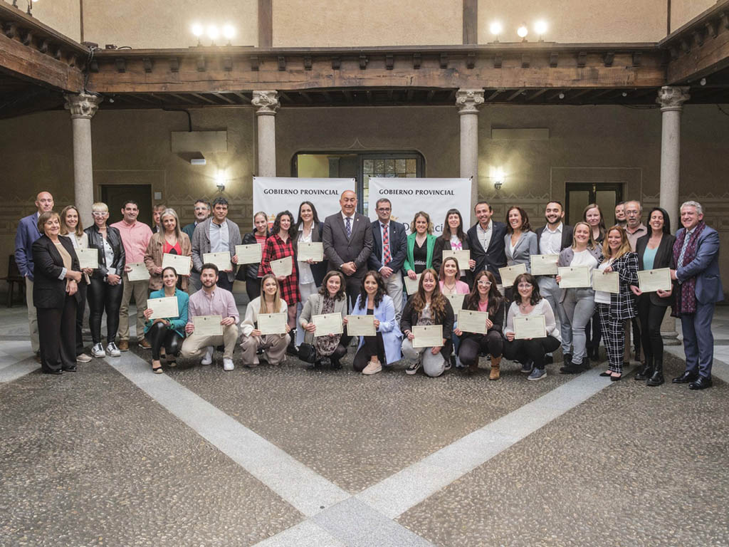 Toma de posesión de trabajadores de la Diputación. / KAMARERO