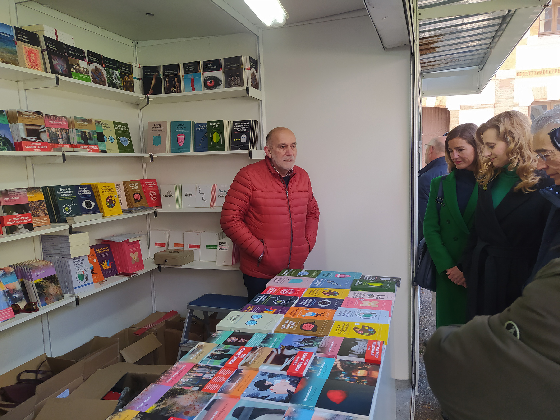 El Palacio de la Isla de Burgos acoge hasta el 5 de mayo la I Feria de Editores de Castilla y León 'Editantes' con una veintena de editoriales y actividades en torno al libro