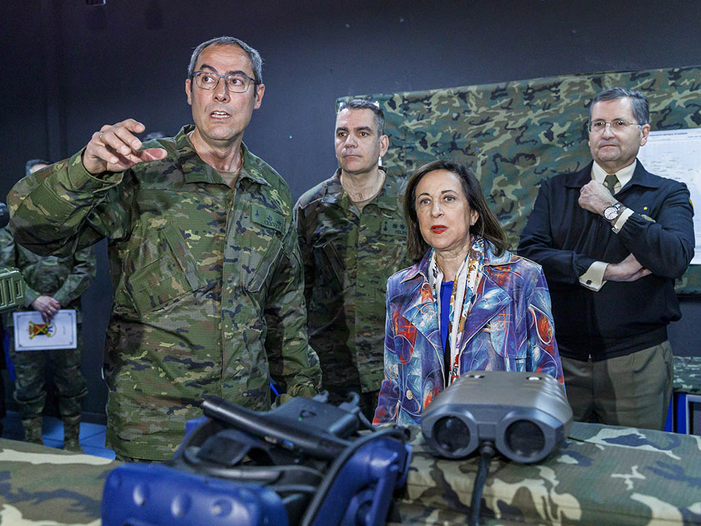 Visita de la ministra de Defensa a la Academia de Artillería