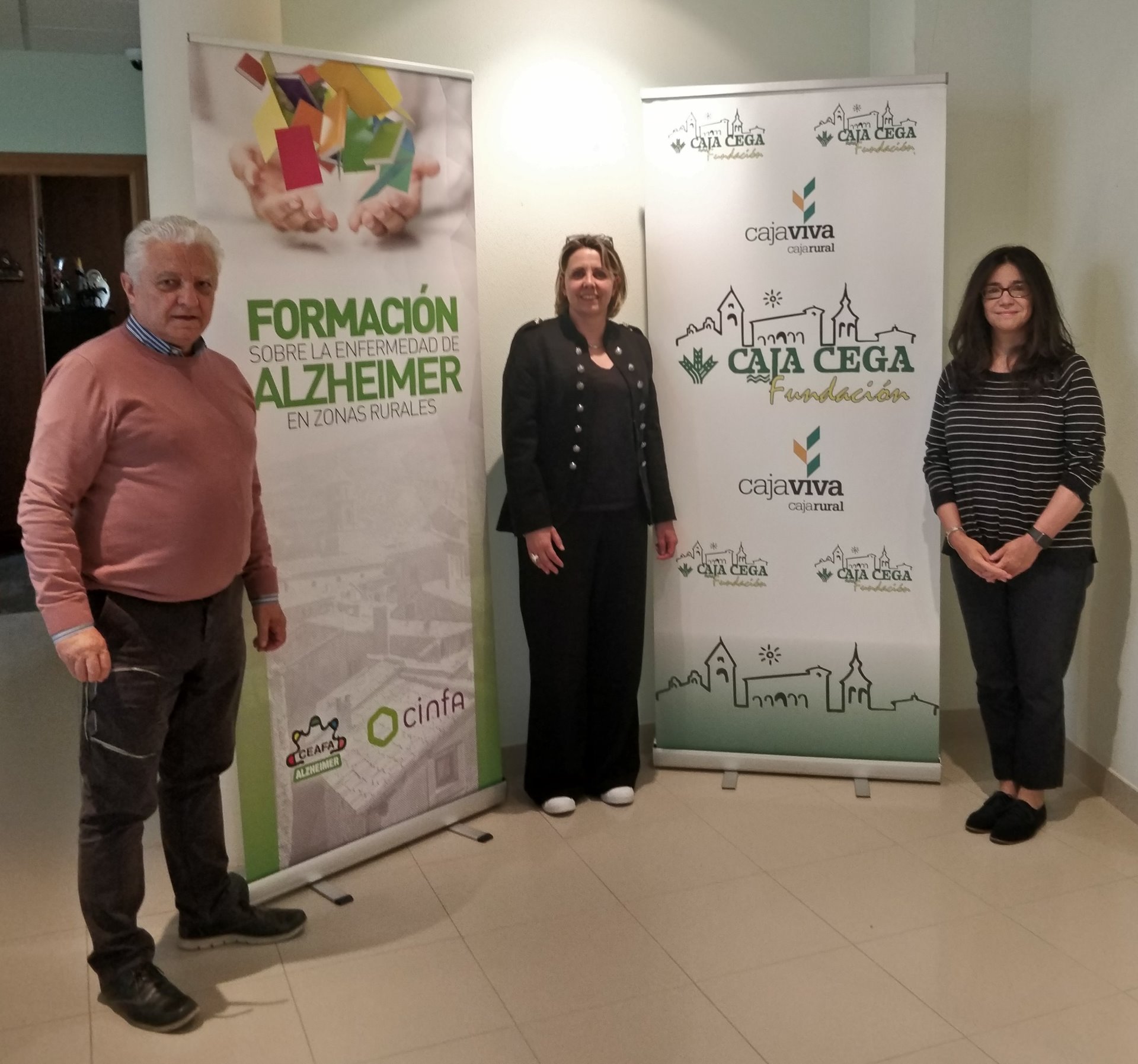 Los principales responsables de la ponencia sobre el Alzheimer en Fuentepelayo.