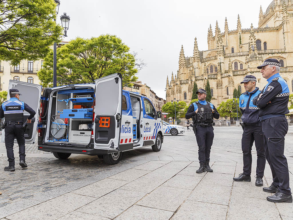 Presentación de la nueva furgoneta de atestados de la Policía Local de Setgovia
