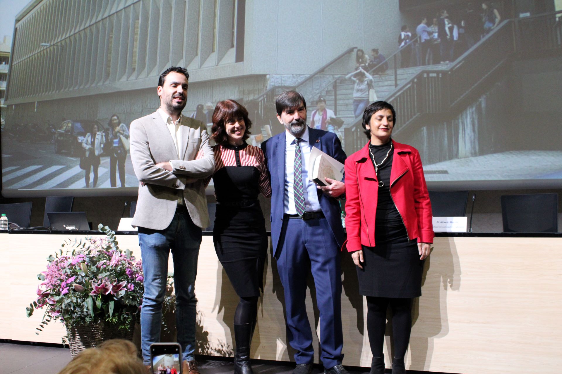 Alberto Martín, Irene Vallejo, Agustín García y Eva Navarro antes del coloquio. Autor: Santiago Benito Mabanja.
