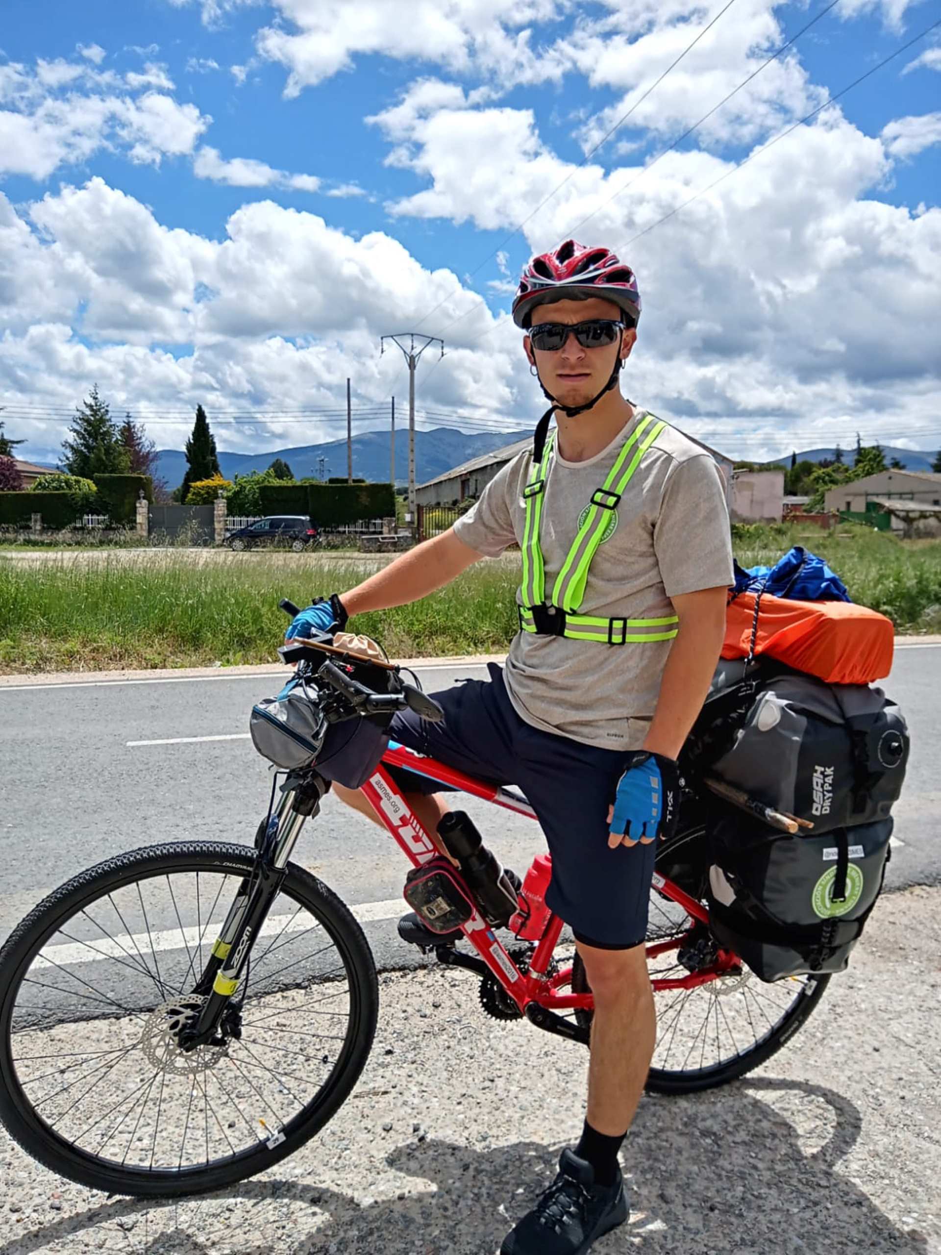 El segoviano Sergio Capa García ha puesto en marcha una iniciativa solidaria en favor de ASMES.