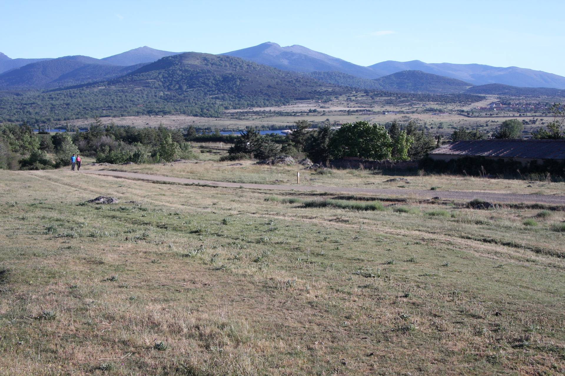 Vista de la vertiente segoviana del Parque Natural de la Sierra de Guadarrama desde el despoblado de Gamones. Vista de la vertiente segoviana del Parque Natural de la Sierra de Guadarrama desde el despoblado de Gamones.