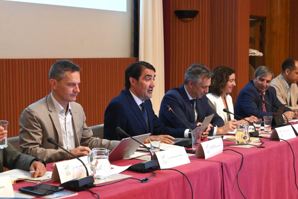 Momento de la reunión celebrada ayer en el CENEAM. Momento de la reunión celebrada ayer en el CENEAM.