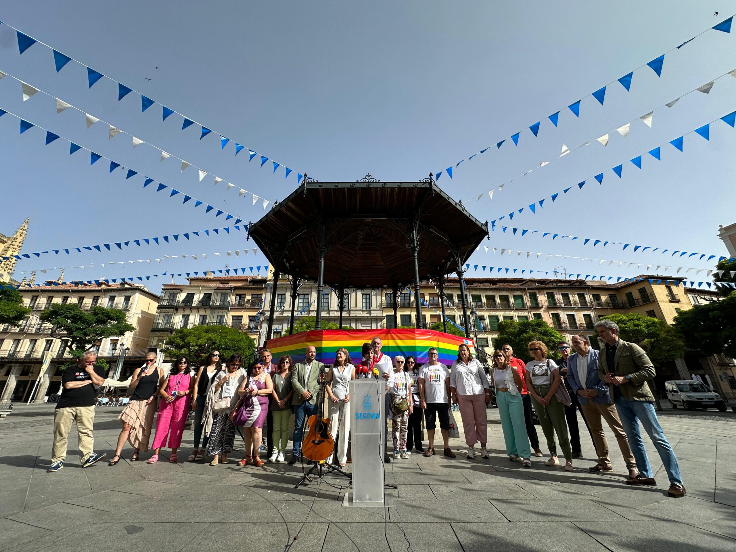 Celebración del Día LGTBI en la Plaza Mayor / Ayuntamiento de Segovia
