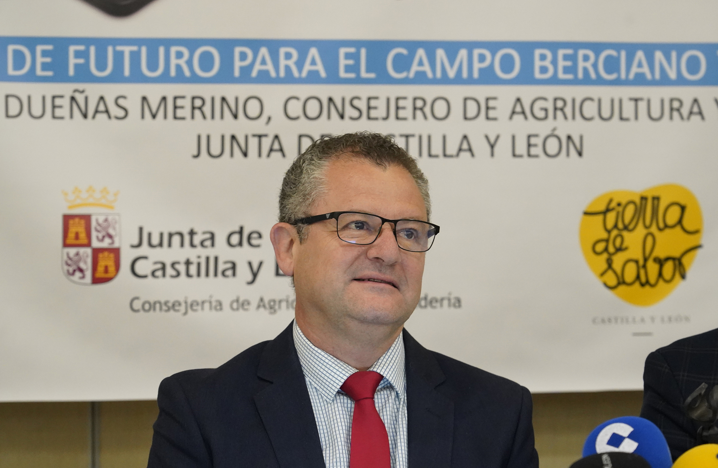 Desayuno de prensa de Infobierzo con el consejero de Agricultura y Ganadería