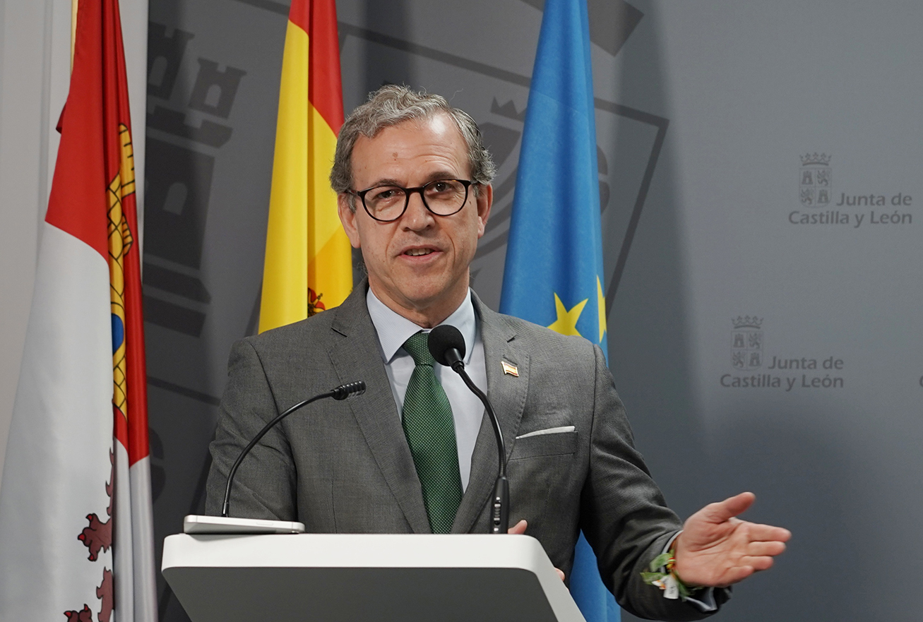 El consejero de Industria, Comercio y Empleo valora los datos del paro de mayo