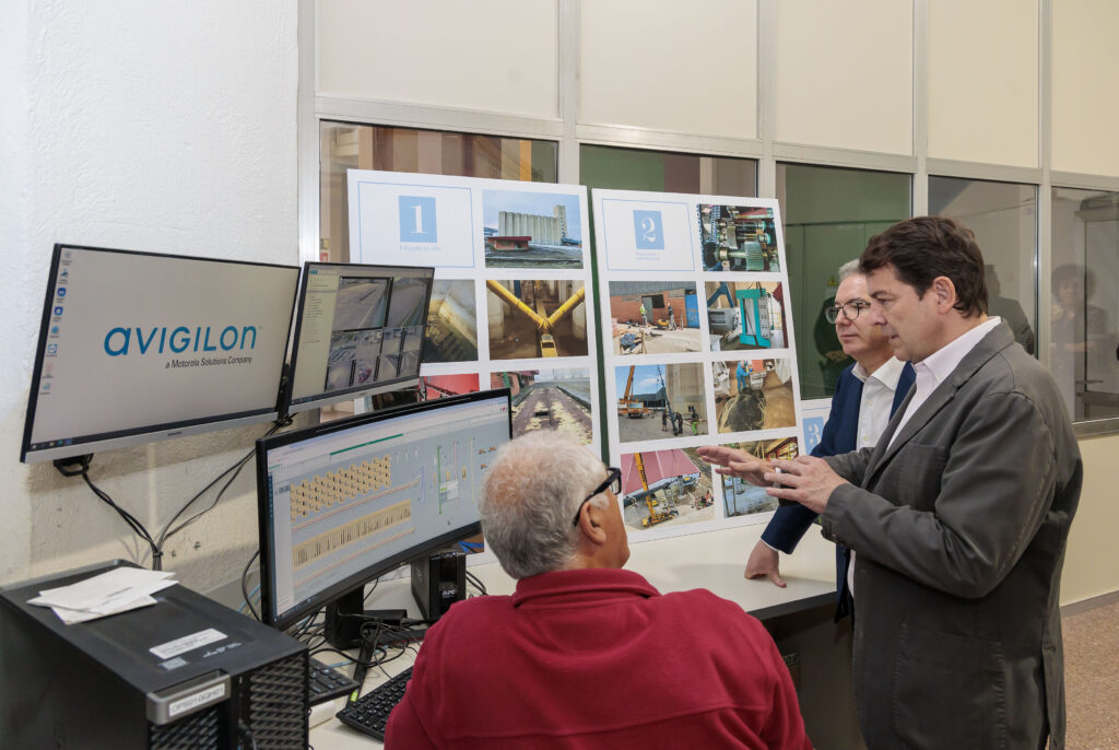Fernández Mañueco, visitando las instalaciones. Fernández Mañueco, visitando las instalaciones.