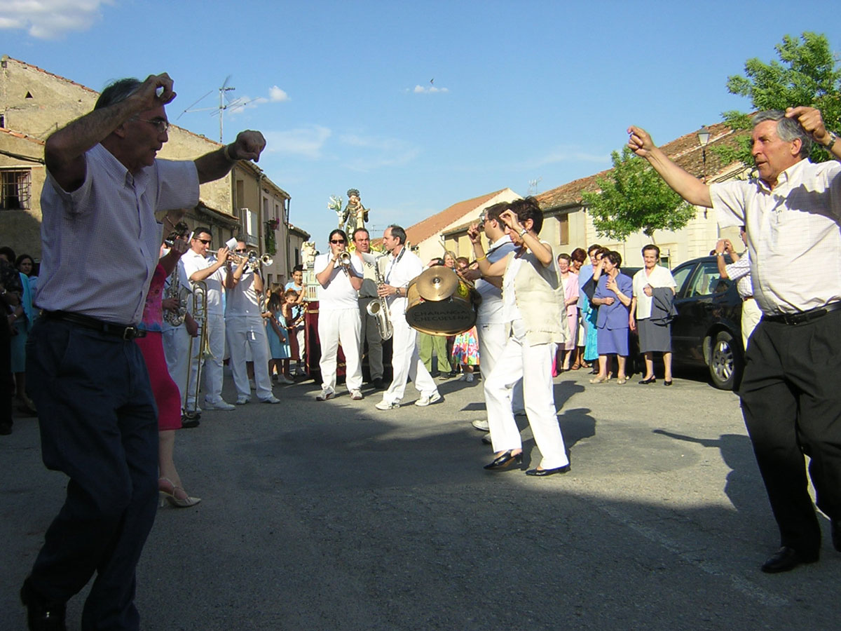 La jota castellana tiene un sentir especial en este día en una fiesta de gran tradición y devoción.