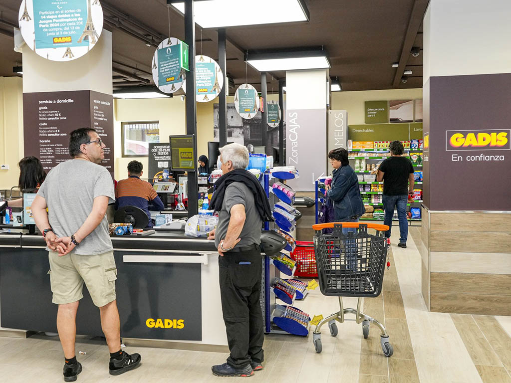 Supermercado Gadis en Segovia. / MIGUEL ÁNGEL FERNÁNDEZ