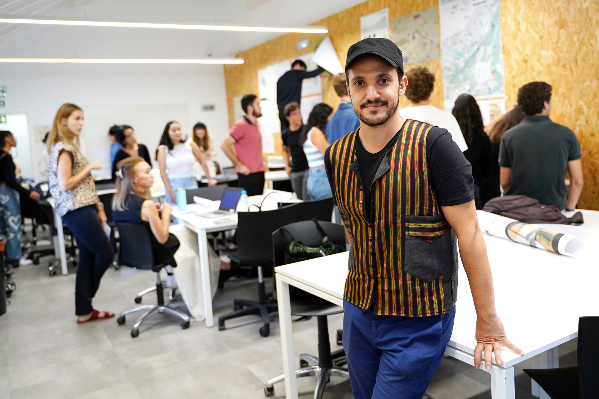 En sus clases en Segovia, Wesam Al Asali ha profundizado en el conocimiento e investigación de artesanías y construcciones españolas. / Roberto Arribas