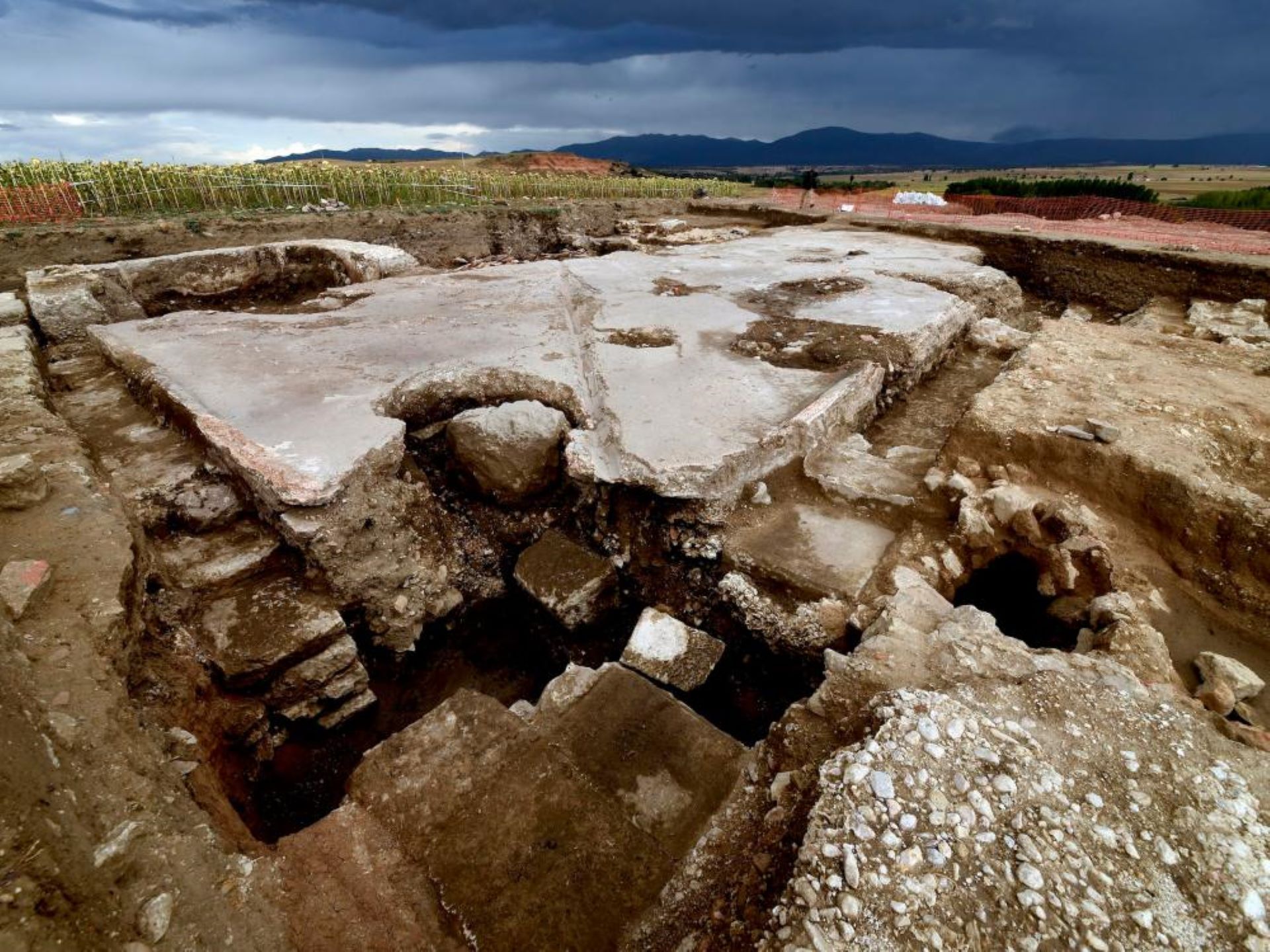 Restos de las Termas de Fortuna en el yacimiento de la ciudad romana de Confloenta.