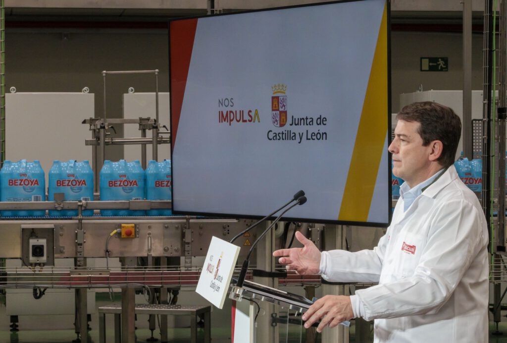 Alfonso Fernández Mañueco, presidente de la Junta de Castilla y León, valoró positivamente los datos de natalidad.