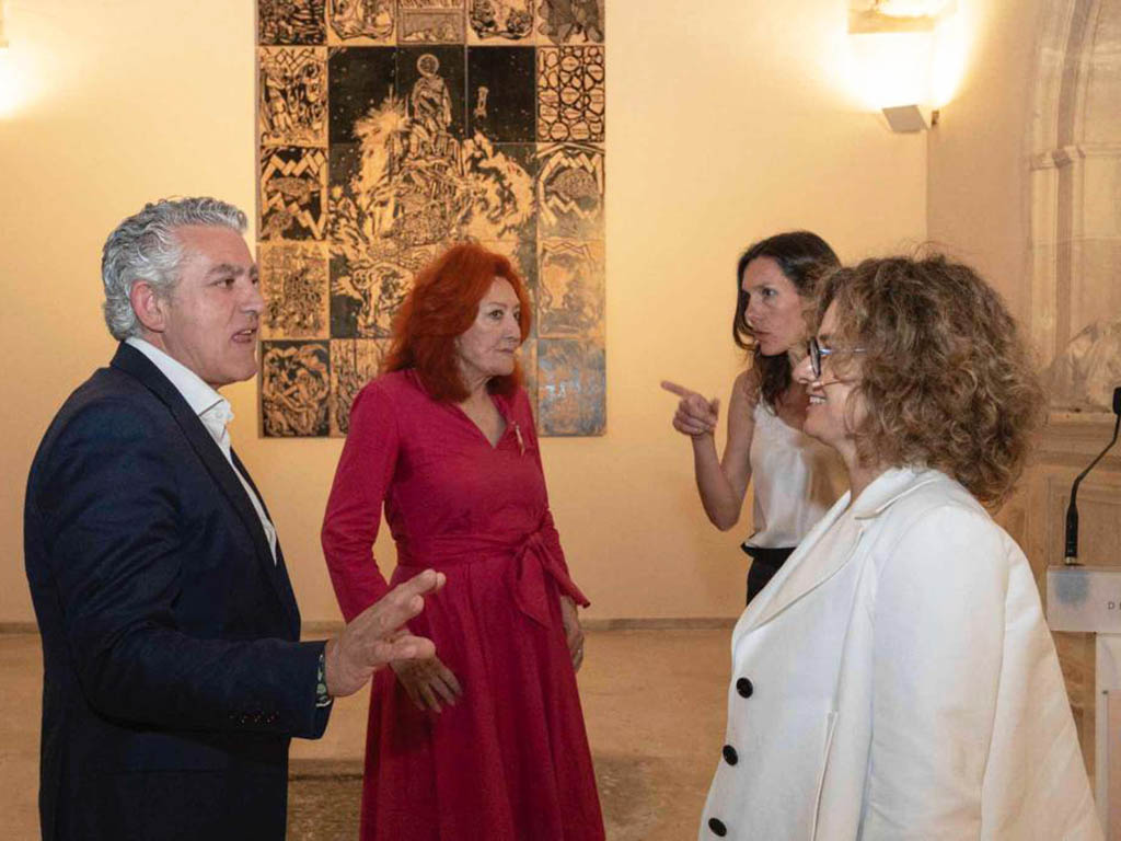 José María Bravo, Sheila Cremaschi, Ana Doldán y Clara Carvajal, durante la presentación. / KAMARERO