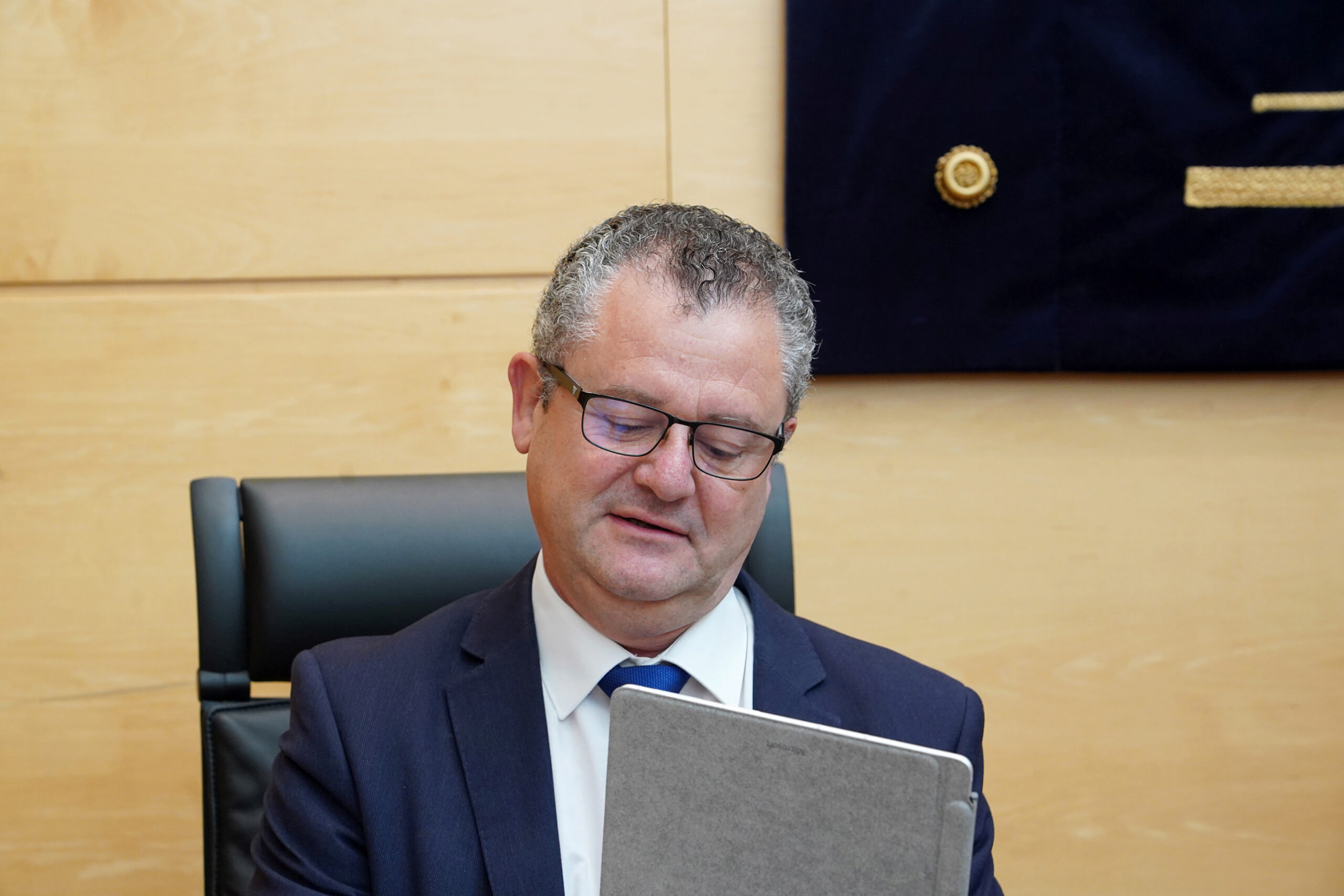 El consejero de Agricultura, Ganadería y Desarrollo Rural informa a las Cortes sobre el grado de cumplimiento de los objetivos de su departamento