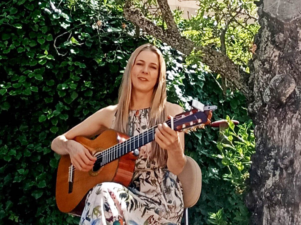 Katie James, durante el ensayo en el Palacio Quintanar. / EL ADELANTADO