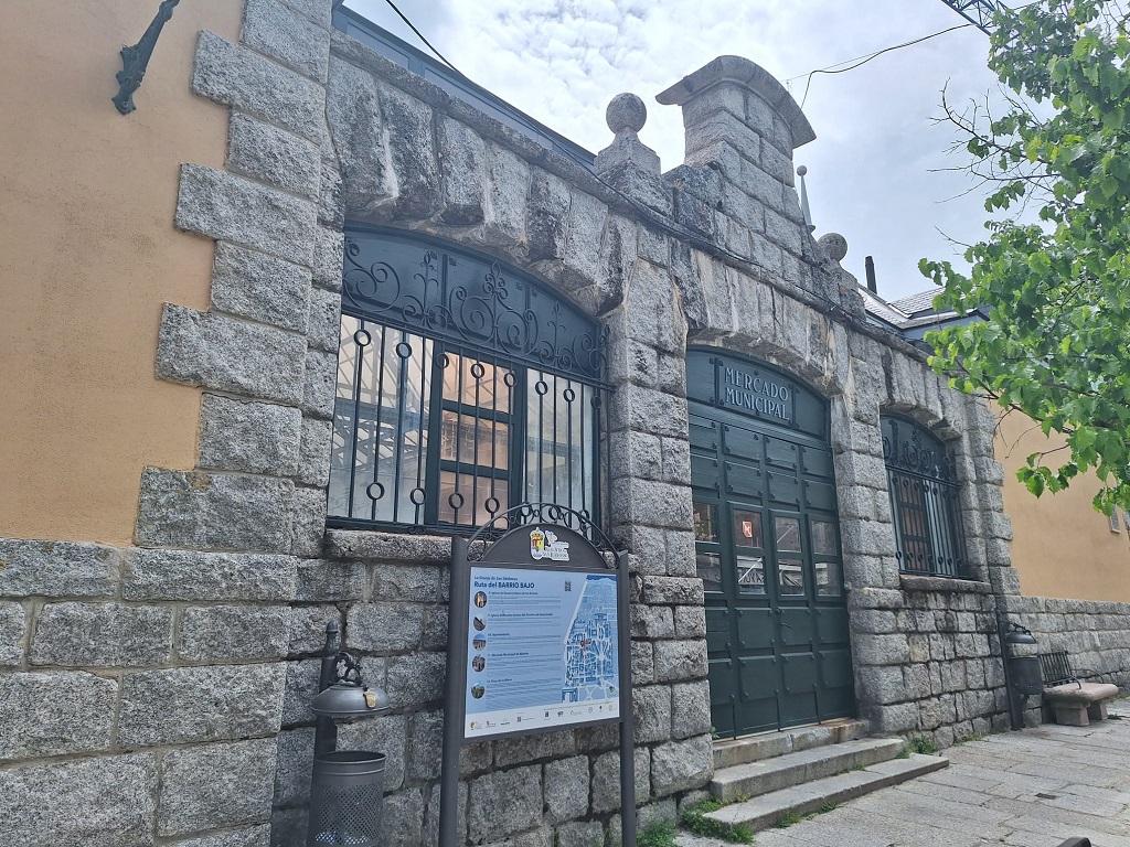 Fachada del mercado de abastos / FECOSE 