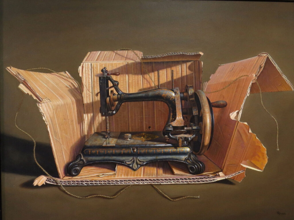 Obra ‘Caja de cartón’ de Ricardo Renedo / FERNANDO AYUSO