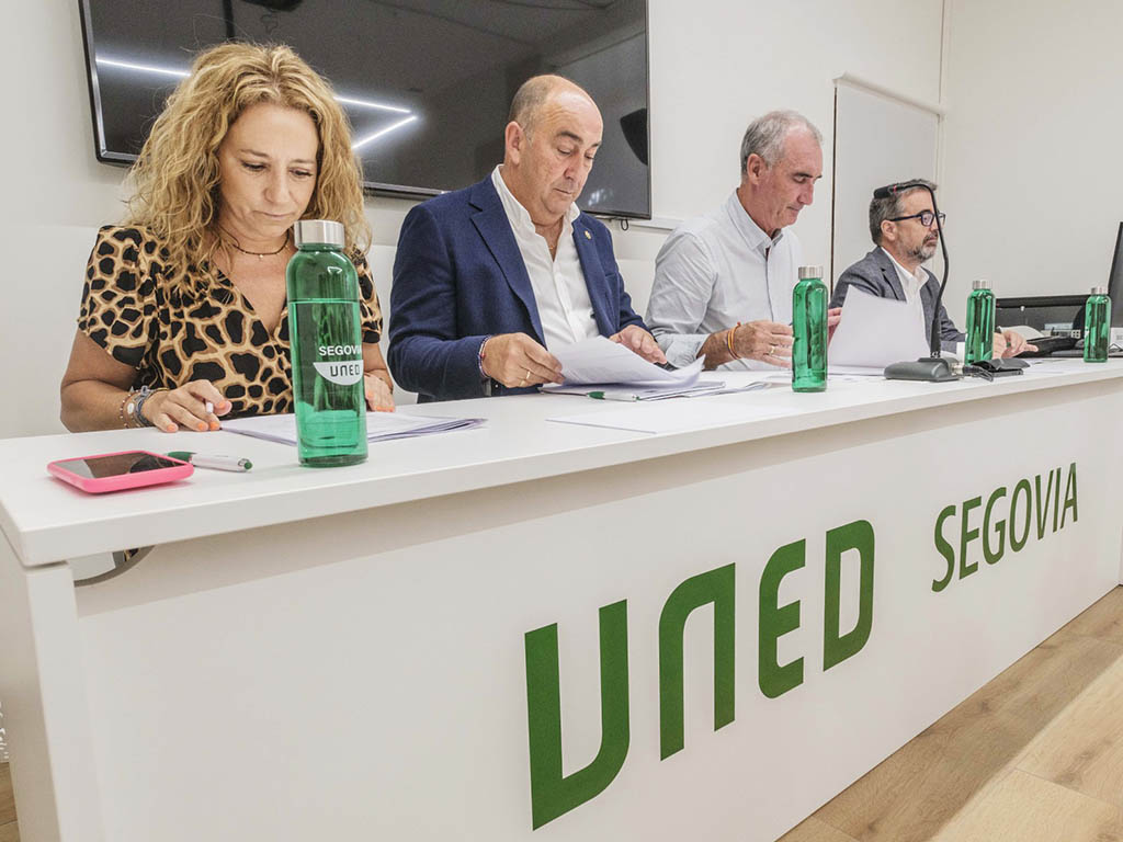 Junta rectora de la UNED en Segovia. / KAMARERO