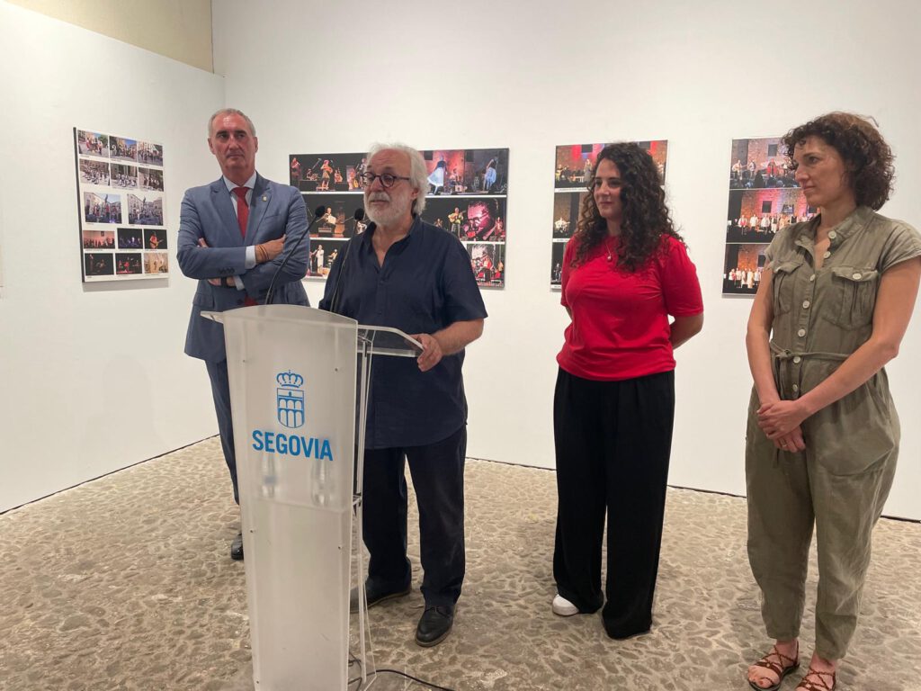 Paco Manzano en la presentación de la exposición