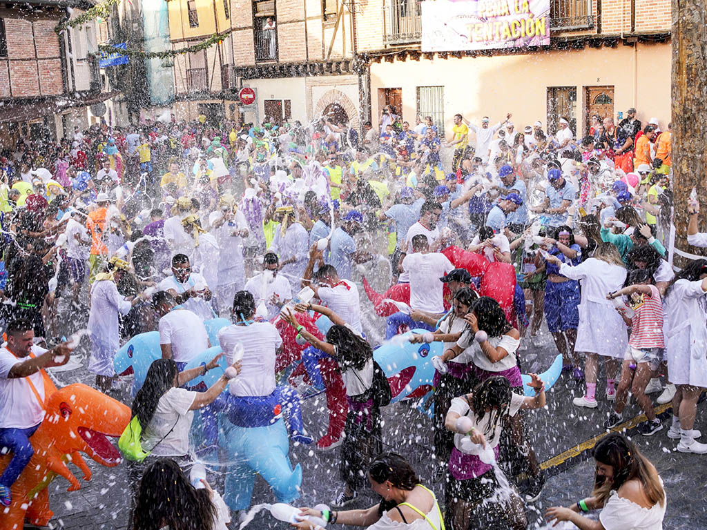 Inicio de las fiestas del barrio de San Lorenzo, de Segovia. / MIGUEL ÁNGEL FERNÁNDEZ