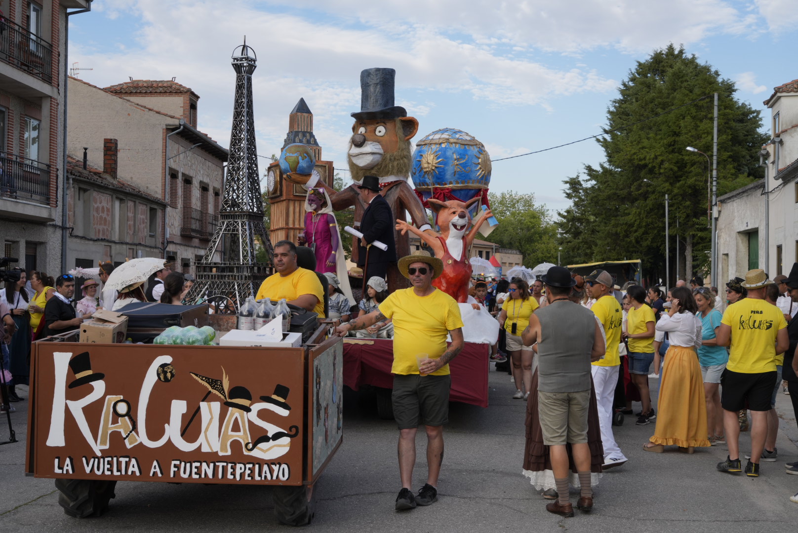 Carroza de ‘La vuelta a Fuentepelayo’.