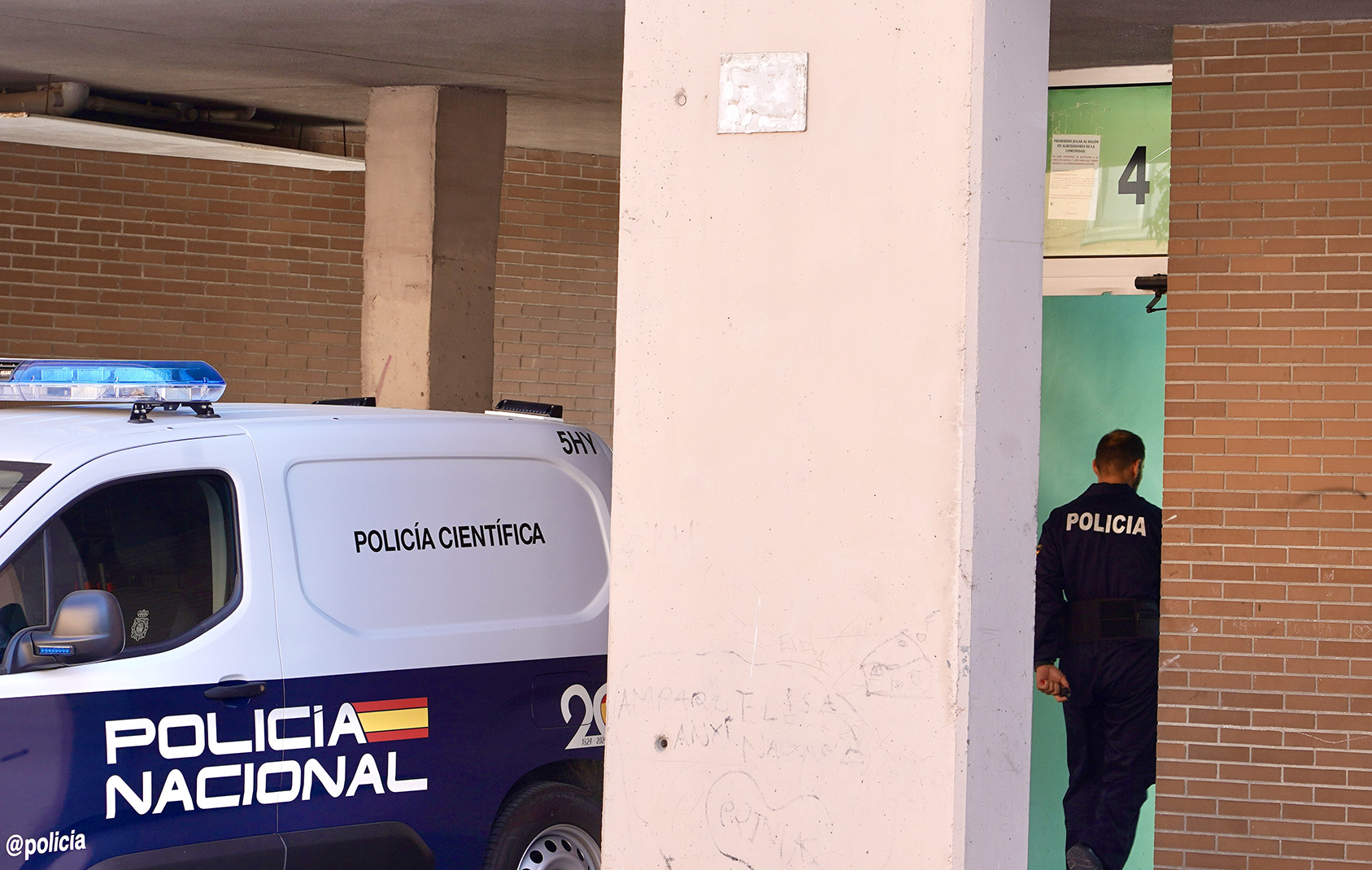 Localizan el cuerpo sin vida de una mujer, con signos de violencia, durante la extinción de un incendio en una vivienda en Valladolid