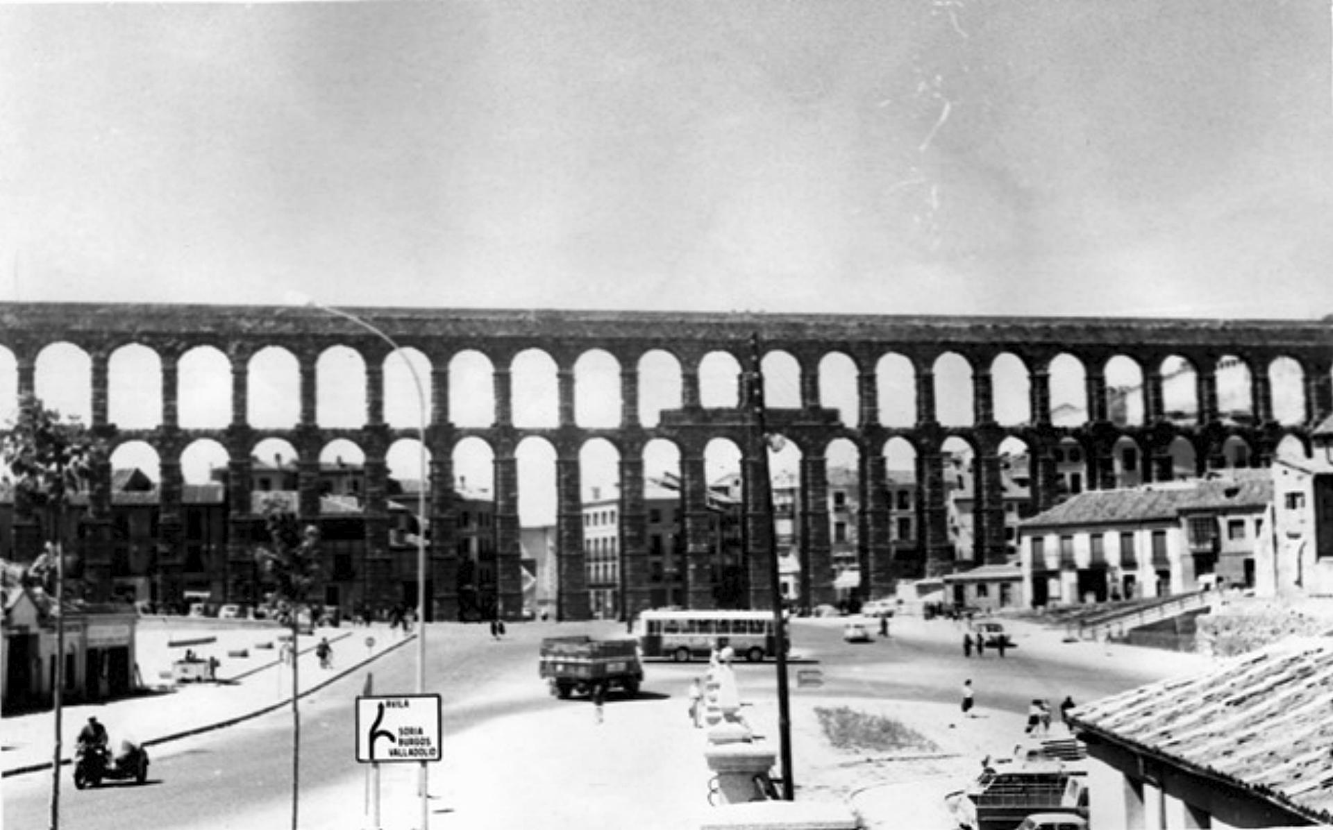 Plaza Oriental años sesenta. Foto Amando Carabias. Plaza Oriental años sesenta. Foto Amando Carabias.