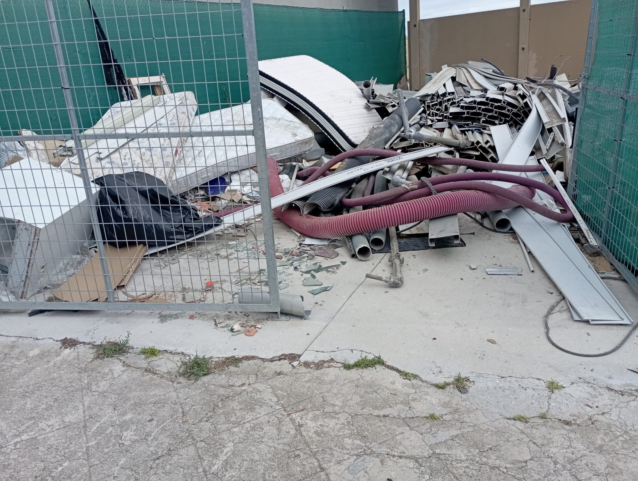 Punto Limpio de Fuente de Santa Cruz / AMADOR MARUGÁN