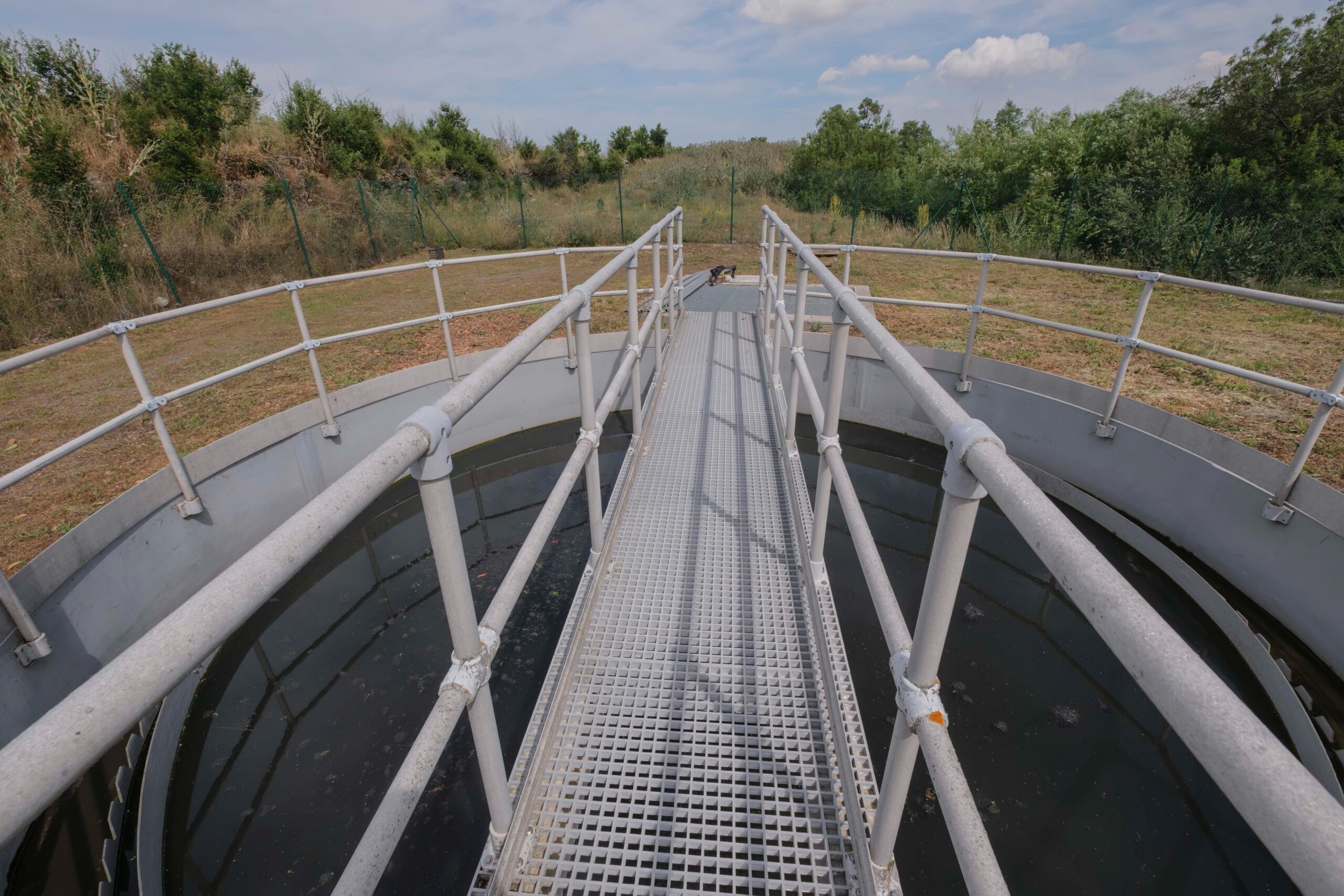 Foto de archivo. Depósito de agua en una planta depuradora / DIPUTACIÓN