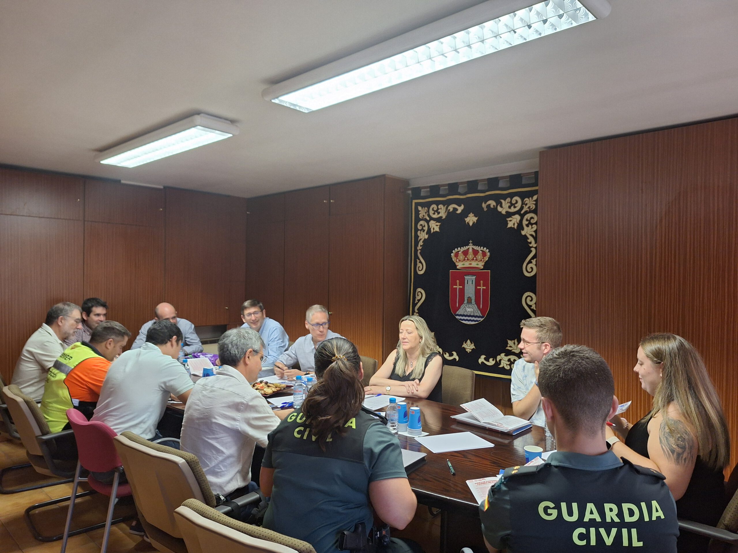 Reunión sobre las fiestas de Torrecaballeros / SUBDELEGACIÓN DEL GOBIERNO EN SEGOVIA