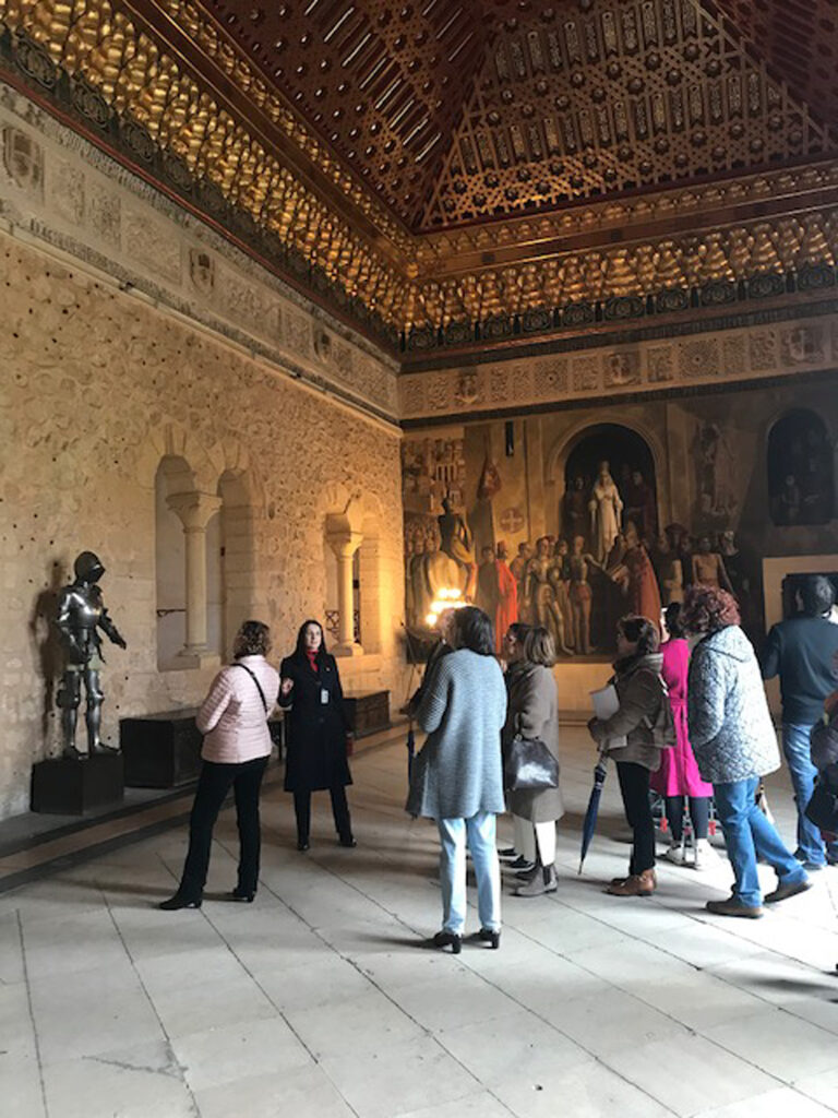 Alumnos en una visita al Alcázar.