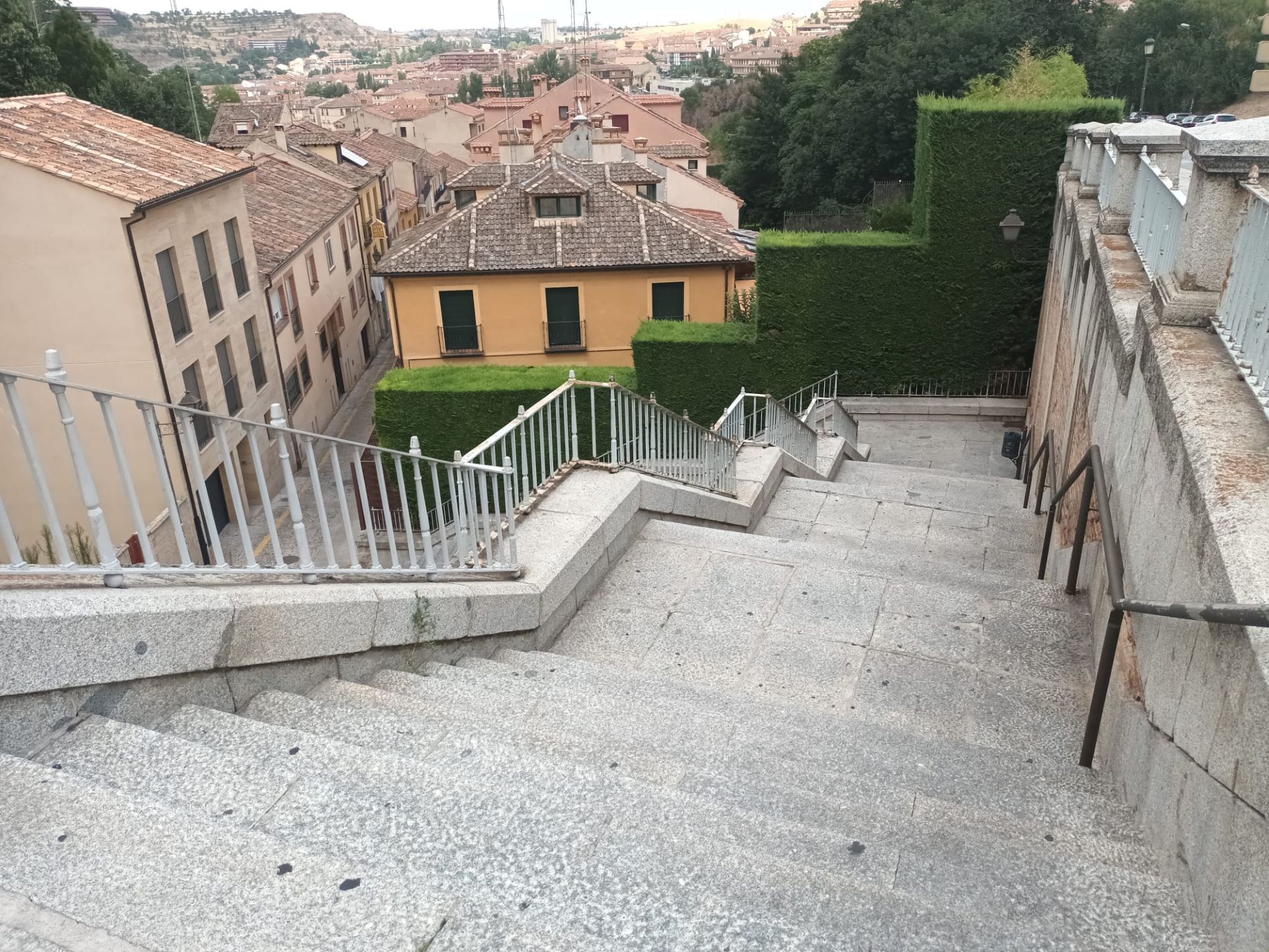 La escalera más inquietante de Segovia. Margarita Cerezo.
