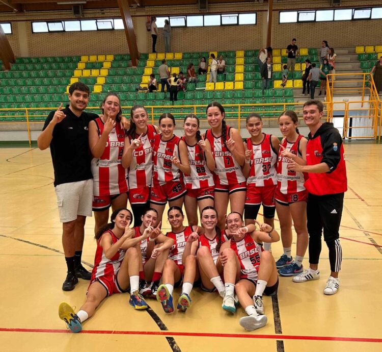 El CD Base asciende a sus equipos junior y cadete femenino a Primera 1 Equipo júnior femenino del CD Base que logró el ascenso./ CD BASE