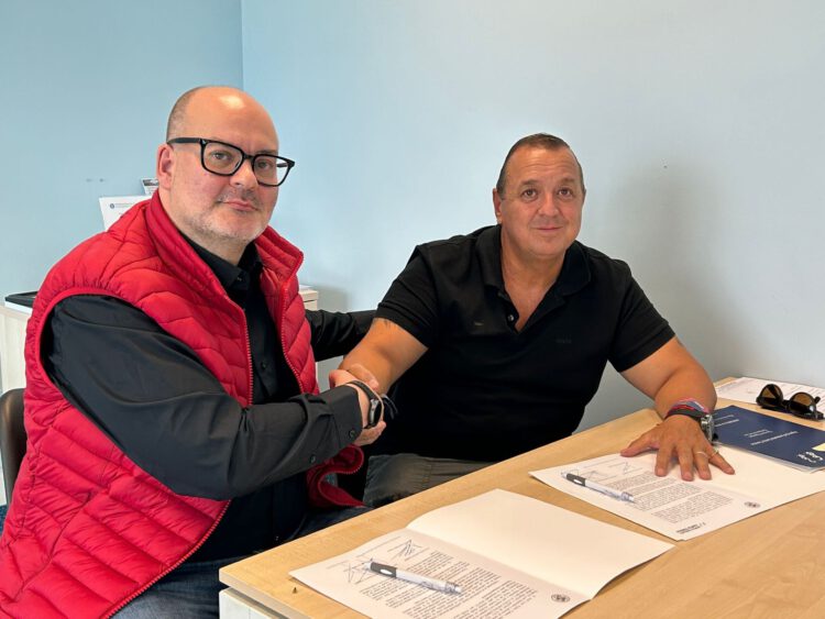 José Luis Fraile (i) junto a Óscar de la Fuente./ CD CUÉLLAR