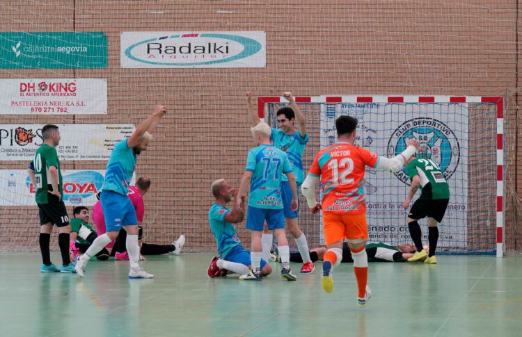 Los jugadores del San Cristóbal celebran un gol en la imagen de archivo./ E.A.