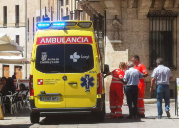 El trabajador fue trasladado en helicóptero al Hospital de León.