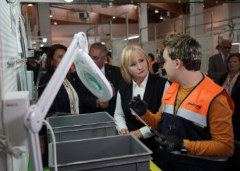 La Consejera de Industria asiste a la inauguración del primer centro de Fabricación Aditiva Social de CyL. / Rubén Cacho