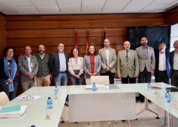 Los Grupos de Acción Local de Castilla y León contarán con 98 millones en el Plan Estratégico de la PAC 15 La consejera de Agricultura, María González Corral, se reúne con representantes de los Grupos de Acción Local de Castilla y León. / Leticia Pérez