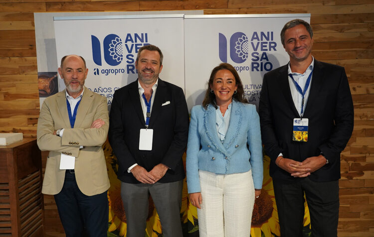 La Junta ofrece su apoyo para incluir las oleaginosas como producto asociado en la PAC 1 María González Corral clausura el foro Agropro y el girasol. / Miriam Chacón