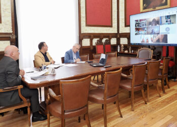 Reunión telemática entre el alcalde Valladolid, representantes de la Junta y de Bimbo. / R. Valtero