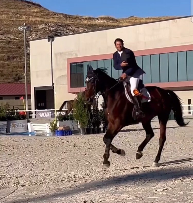 Enrique Camiruaga, montando a Perlenband. / E.A.