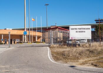 Acceso al centro penitenciario de Segovia, en Perogordo.
