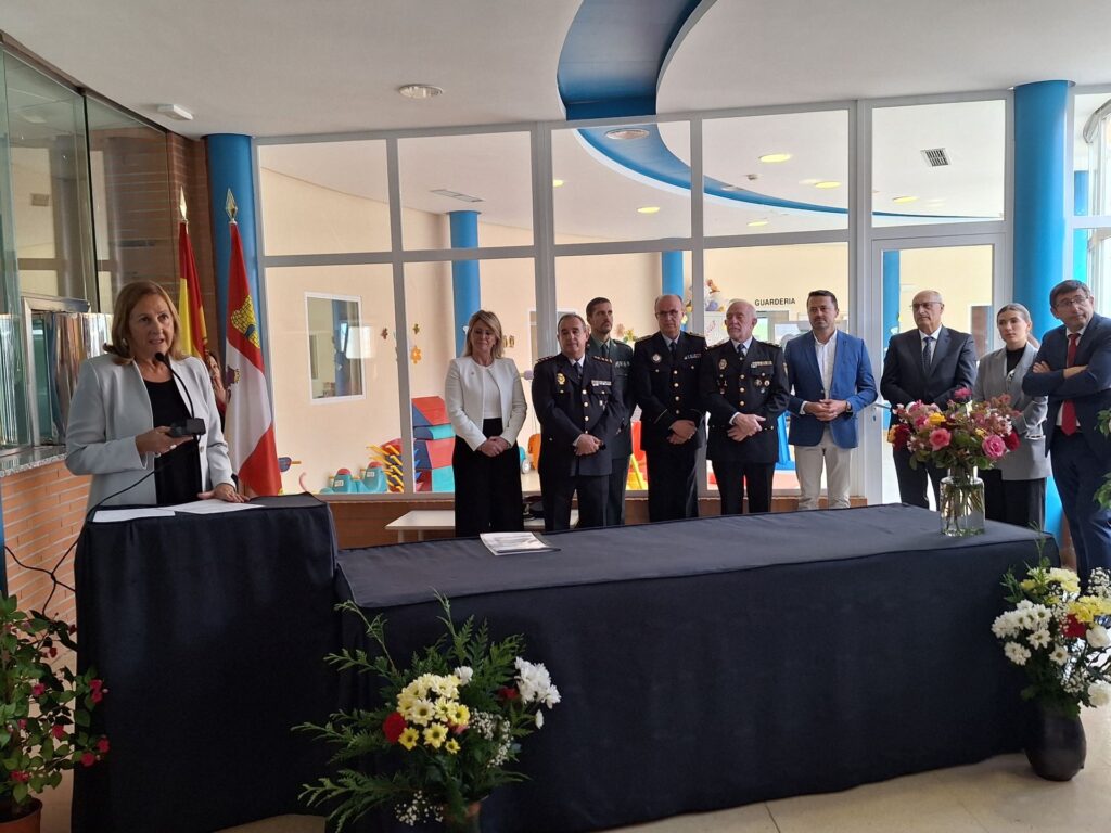 El Centro Penitenciario enfrenta el reto del reemplazo generacional en el día de su patrona 2 Marian Rueda durante su intervención.